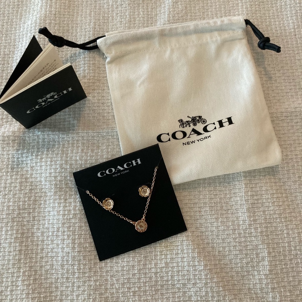 NWT coach earring & necklace set. Excellent gift!